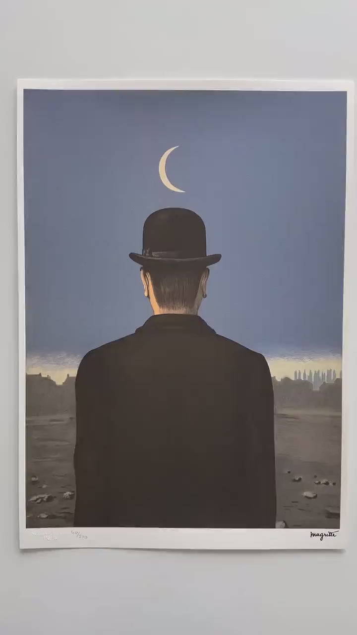 René Margritte, Surrealisme man met hoed en maan - Gesigneerd - Certificaat - stempel Limited Edition lithograph - Arches paper