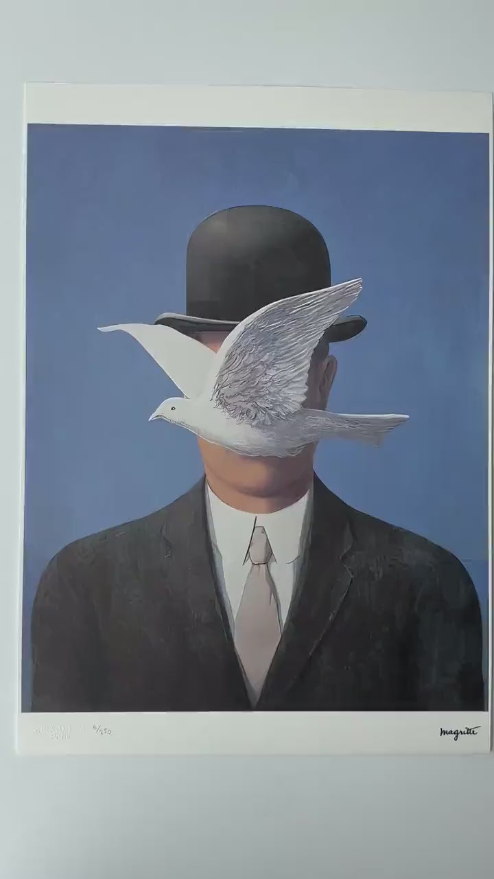 René Margritte, Surrealisme de man met de bolhoed vogel - Gesigneerd - Certificaat - stempel Limited Edition lithograph - Arches paper